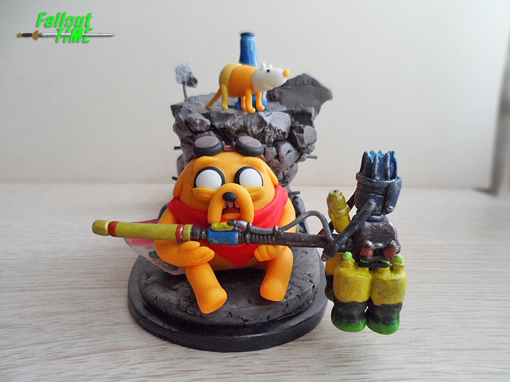 Adventure Time в антураже Fallout.
Из материалов использовал цветную пластику, проволоку и акриловую краску. Высота Финна 100 мм, Джейка Пса – 40 мм....