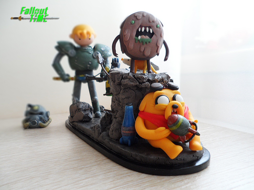 Adventure Time в антураже Fallout.
Из материалов использовал цветную пластику, проволоку и акриловую краску. Высота Финна 100 мм, Джейка Пса – 40 мм....